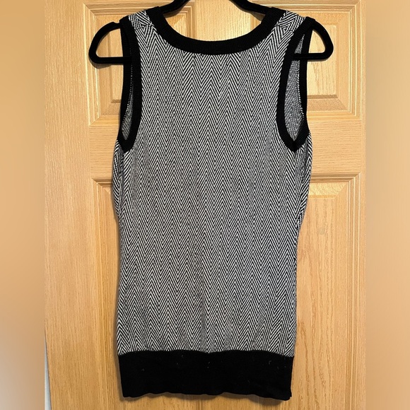Chevron Knitted V Neck Vest - Picture 6 of 11